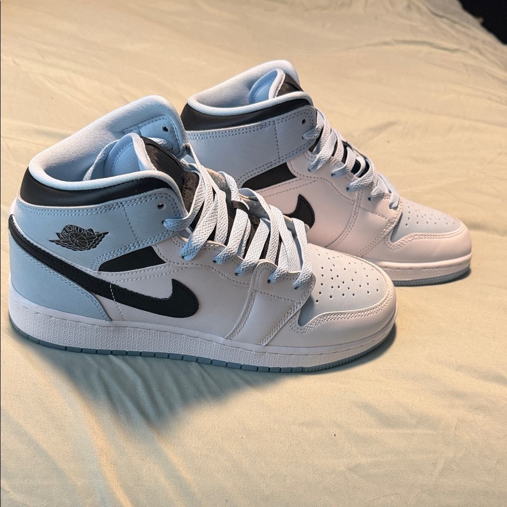 Air Jordan 1 Mid SE